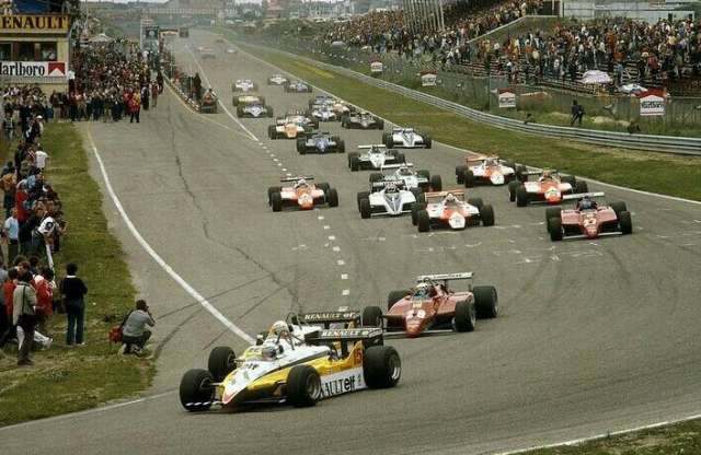 Bernie újra autóba ültetné az F1 régi sztárjait