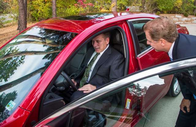 100 dollár jár mindenkinek, aki beül a Cadillacbe