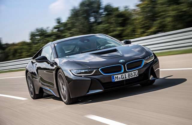 Fékhibával állt meg a BMW i8 a Nürburgringen