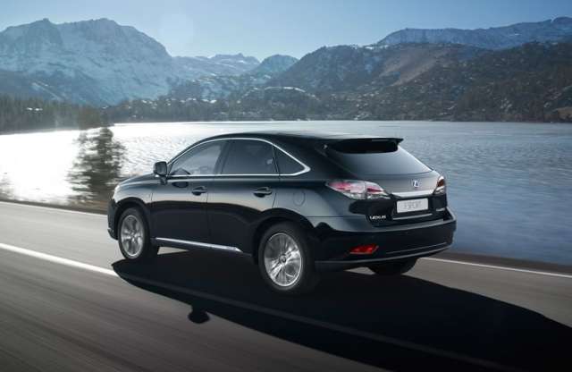 Hétszemélyes SUV-on dolgozik a Lexus