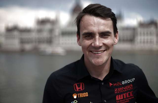 Norbi egyszer azért megmutatta Loebnek