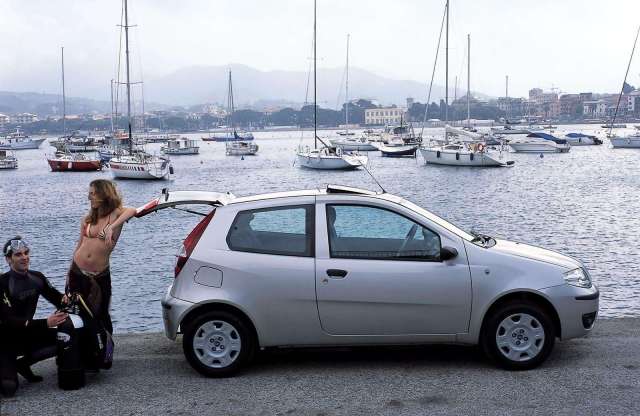 Legyen cuki és olcsó, de azért hűtse az utasokat! Női autó kell!