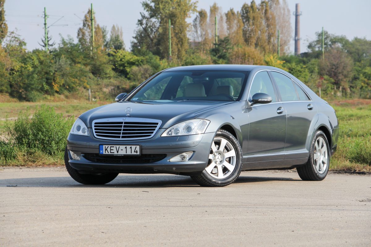 MERCEDES-BENZ S 320