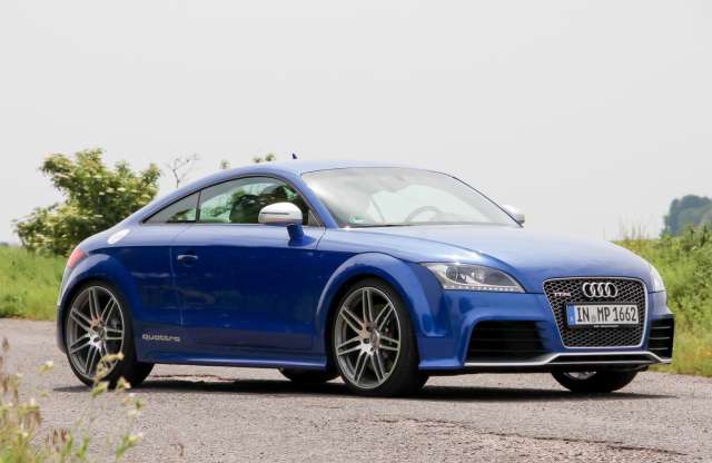 Másfél óra alatt 1600 lóerőnyi Audit vezettem