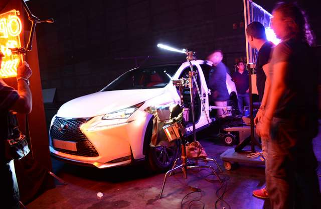 Nem amatőrökre bízta új modelljének reklámozását a Lexus