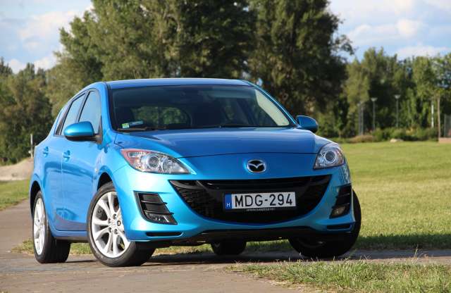 Újnak is eladná magát. Mazda3 használtteszt