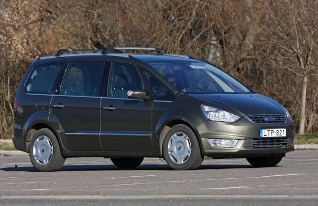 Lángot szóró családi egyterű