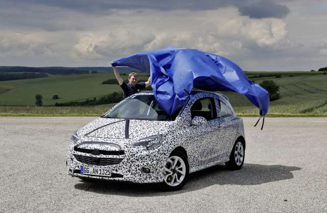 Még álcázva, de már megmutatta az Opel az új Corsát
