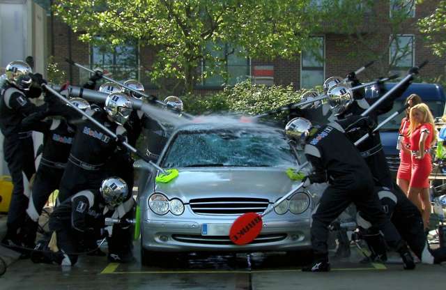 Autómosás, szexi csajok, Forma-1