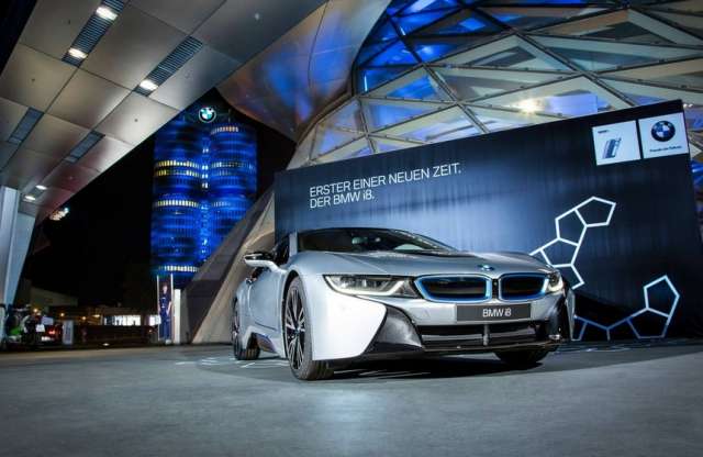 Már 8 BMW i8 is gazdájához került