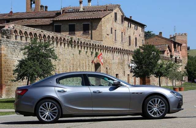 Jól megy a Maseratinak, növelik luxusszedánjaik termelését