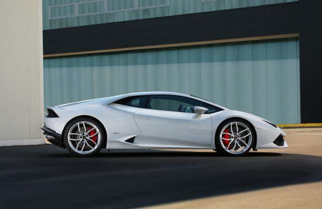 Így megy 329-et a Lamborghini Huracán az Autobahnon