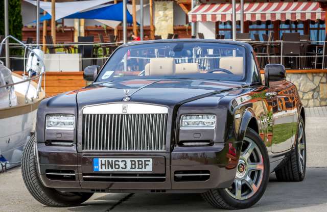 Király. Rolls-Royce Phantom Drophead Coupé