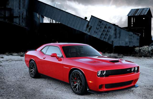 717 lóerővel pusztít a Dodge Challenger SRT Hellcat