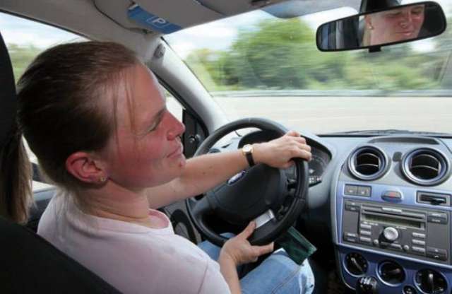 Tesztelés bekötött szemmel – ilyen is van a Fordnál