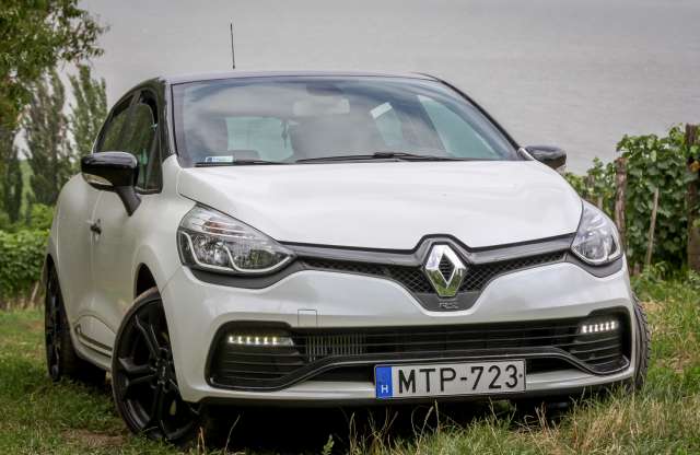 Milyen egy 200 lóerős Renault Clio, ha nem élvezed?