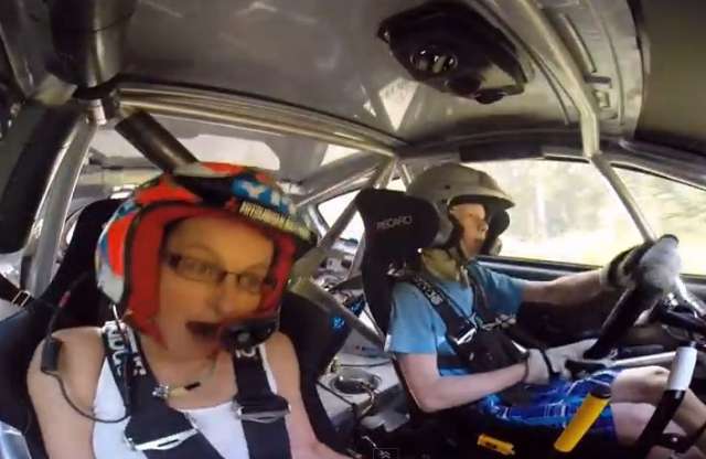 Csak 13 éves, de úgy vezet, hogy berosálsz