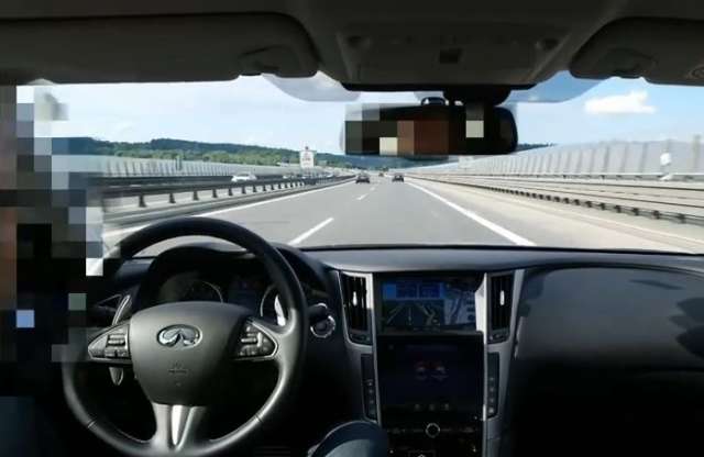 Végre vezetés közben is recskázhat a sofőr