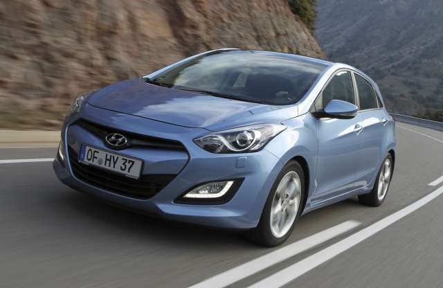 A Hyundai a Toyota Prius ellenfelén dolgozik