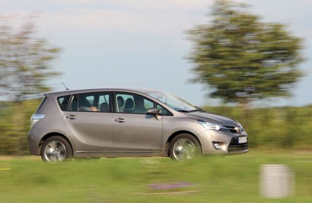 BMW motoros családi egyterű – Toyota Verso 1.6 D-4D teszt