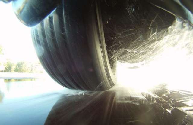 Minden tizedik autós nyáron is téli gumit használ