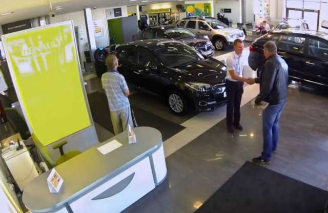 Vicces Renault reklám: minden autójukban ott a Forma-1