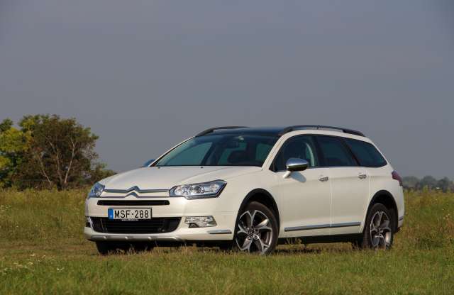 Terepkombi másként – Citroën C5 Cross Tourer teszt