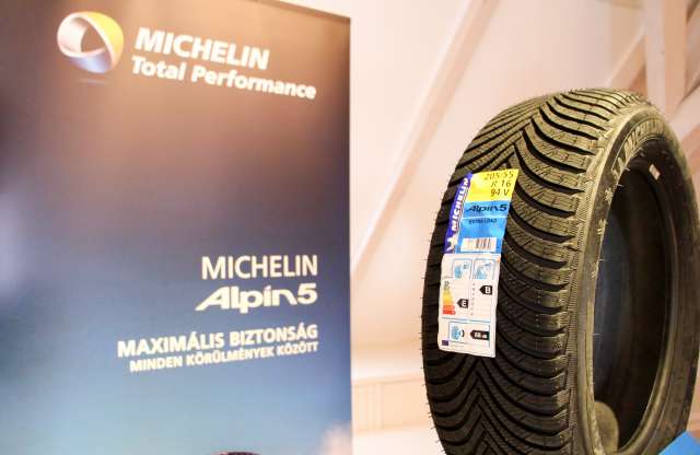 Díjnyertes téli gumiját váltja a Michelin, itt az Alpin 5