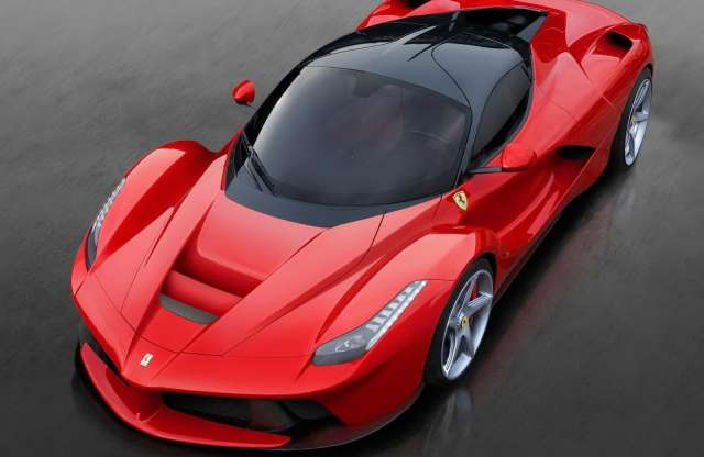 Kéne egy kifutó. Jó hosszú. Meg egy LaFerrari