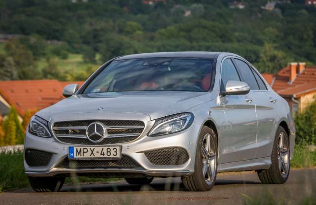 Nyikorog, és nehezen forog a C Merci kormánya