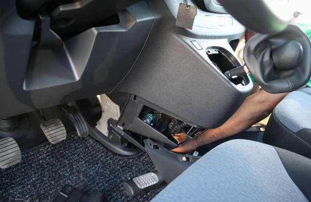 Már első nap szétszereltük az új Opel Vivarót