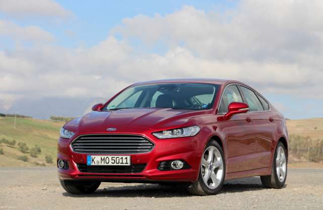 Aston Martin cégautóként? Próbán az új Ford Mondeo