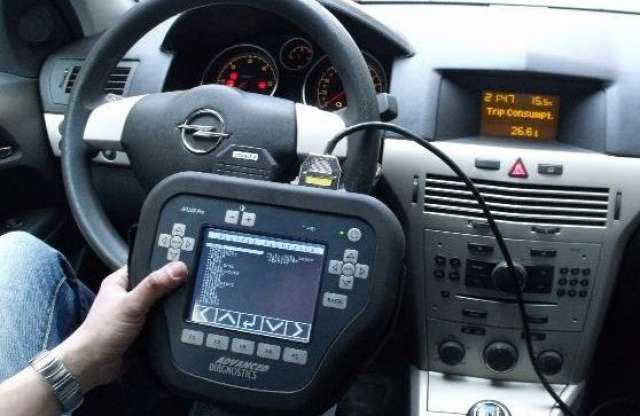 Rászállt a NAV az illegális autójavítókra