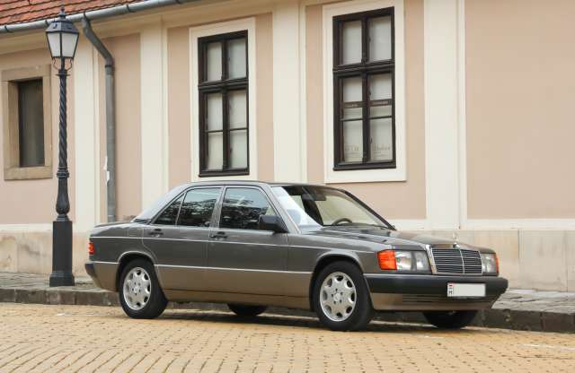 Minimalista luxuskocka 1992-ből – Mercedes 190 E
