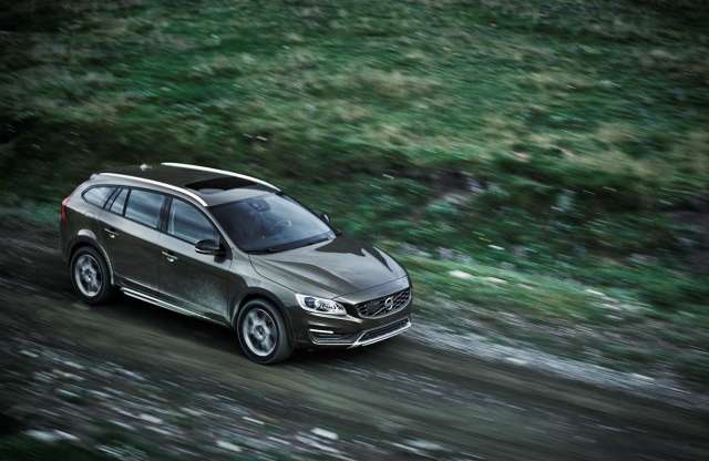 Új Volvo terepkombi: jön a V60 Cross Country