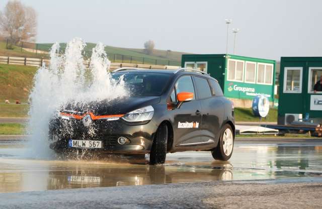 Együtt pörög a főnök a beosztottal – cégünk a Tanpályán