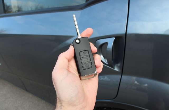 Blokkolták az autók zárszerkezeteit a tolvajok