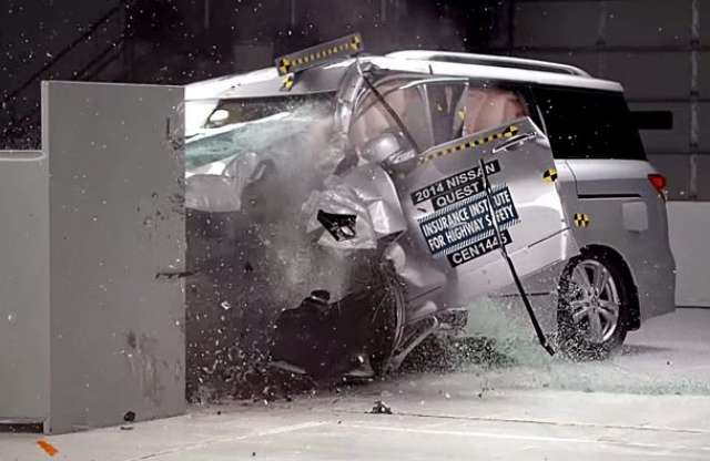 Az IIHS legyalázta Amerika kedvenc egyterűit