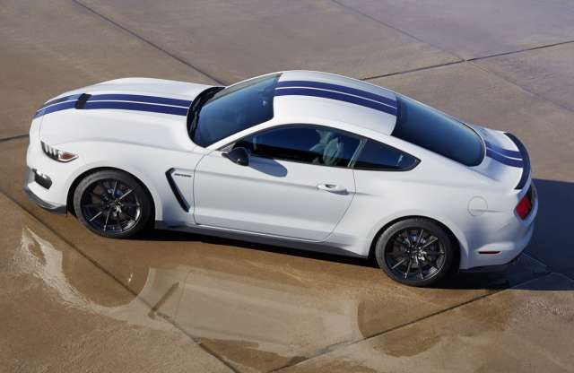 Mustangból a kupé lesz a csúcs, ami még erősebb motorral is jön