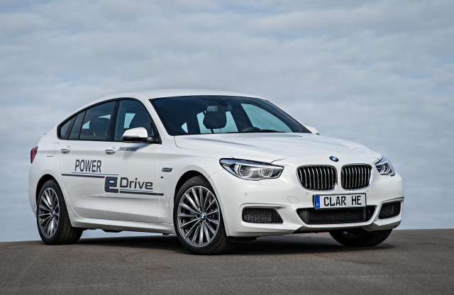 Óriási nyomatékkal jön a BMW 5 GT eDrive