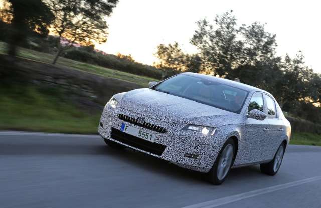 Gyári teszt után, bemutató előtt az új Skoda Superb