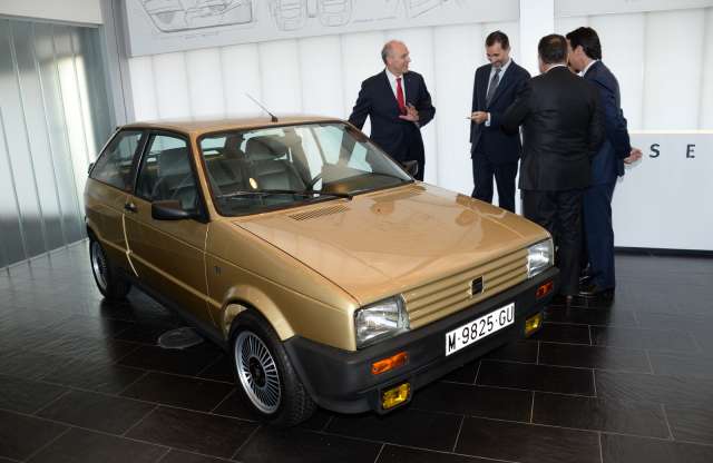 Saját autójával lepte meg a spanyol királyt a SEAT