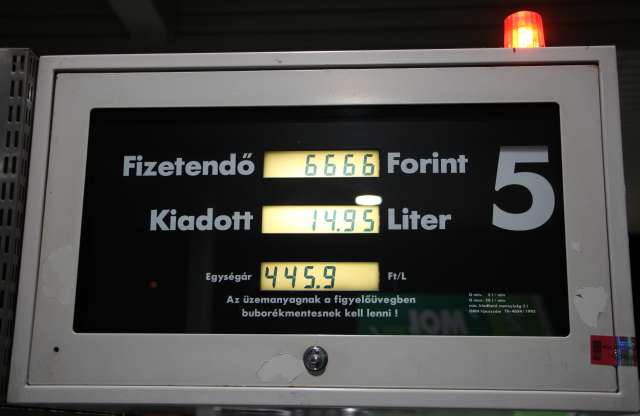 Nem várt fordulat: szerdán emelkednek az üzemanyagárak