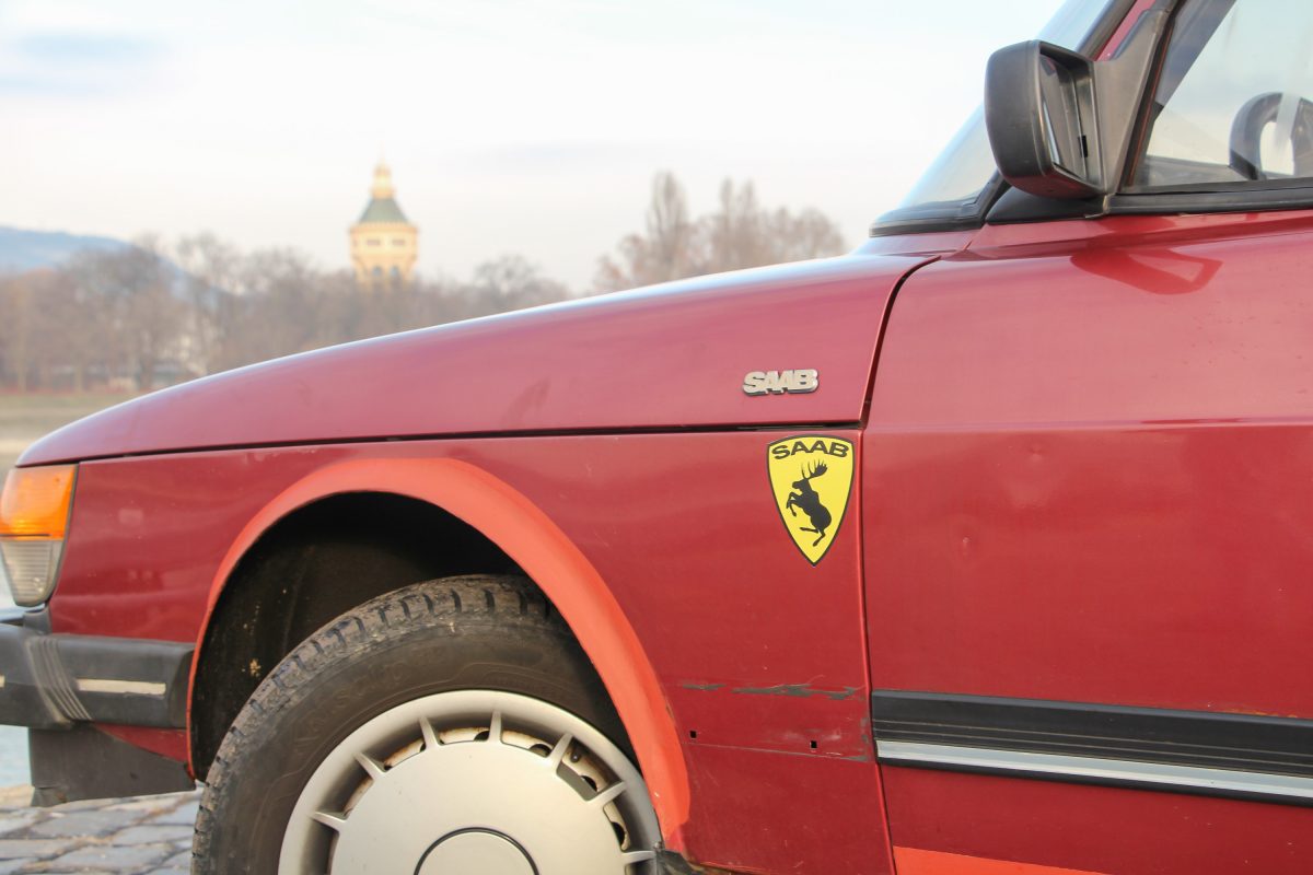 SAAB 900