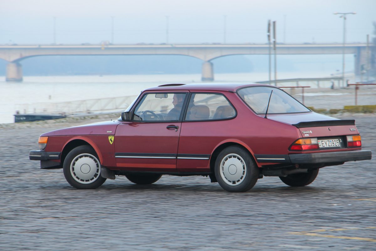 SAAB 900