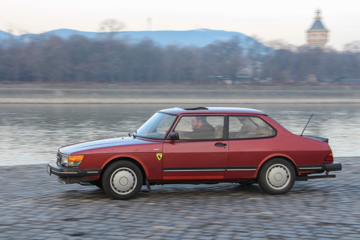 SAAB 900