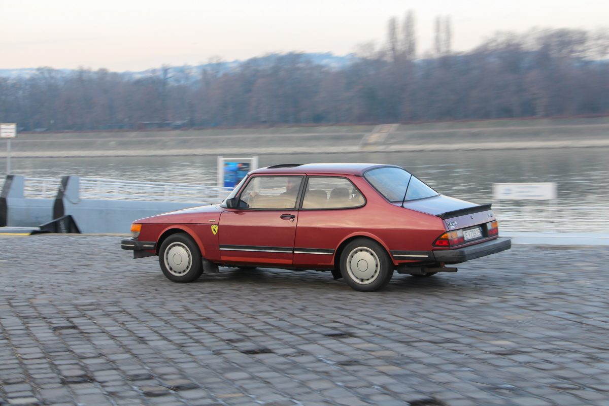 SAAB 900