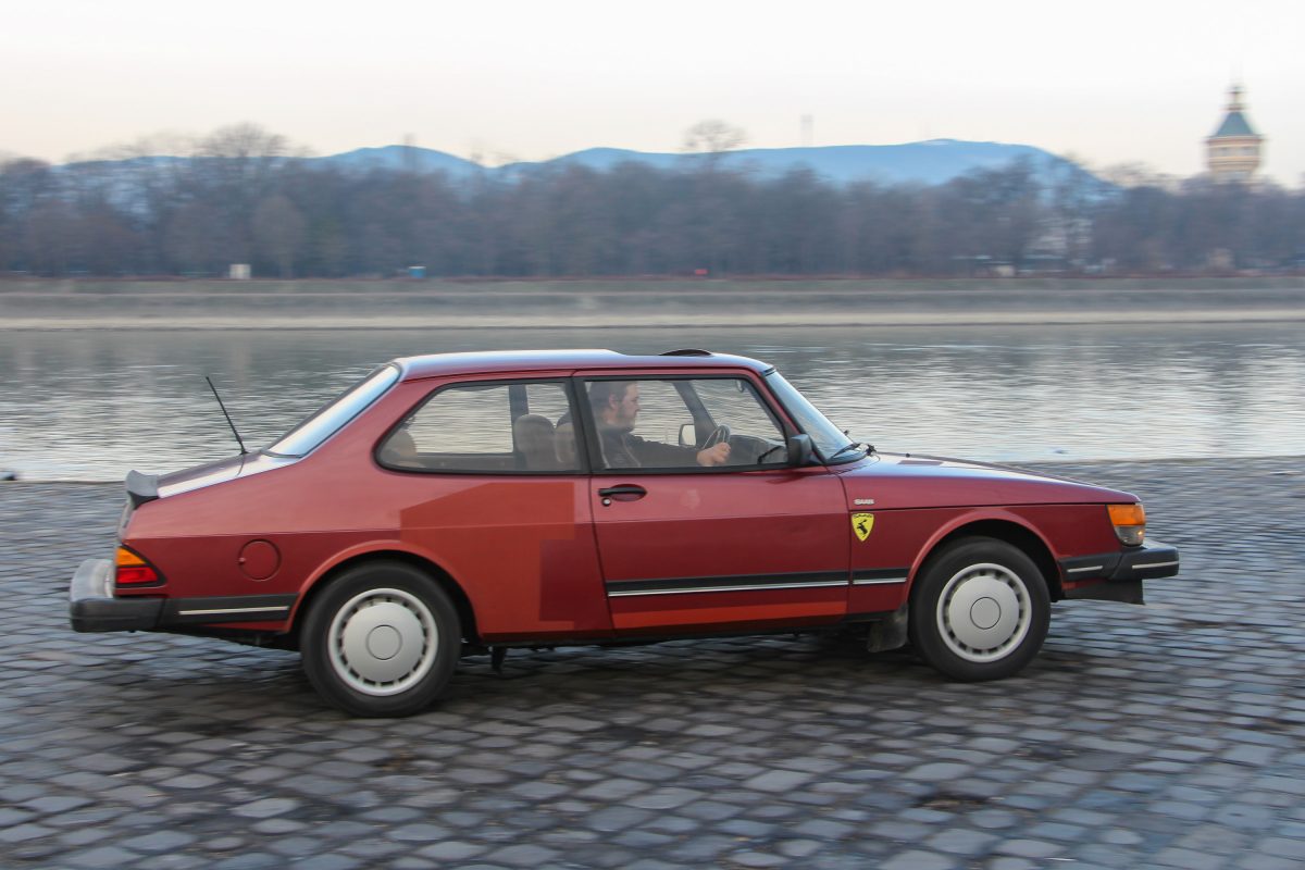 SAAB 900