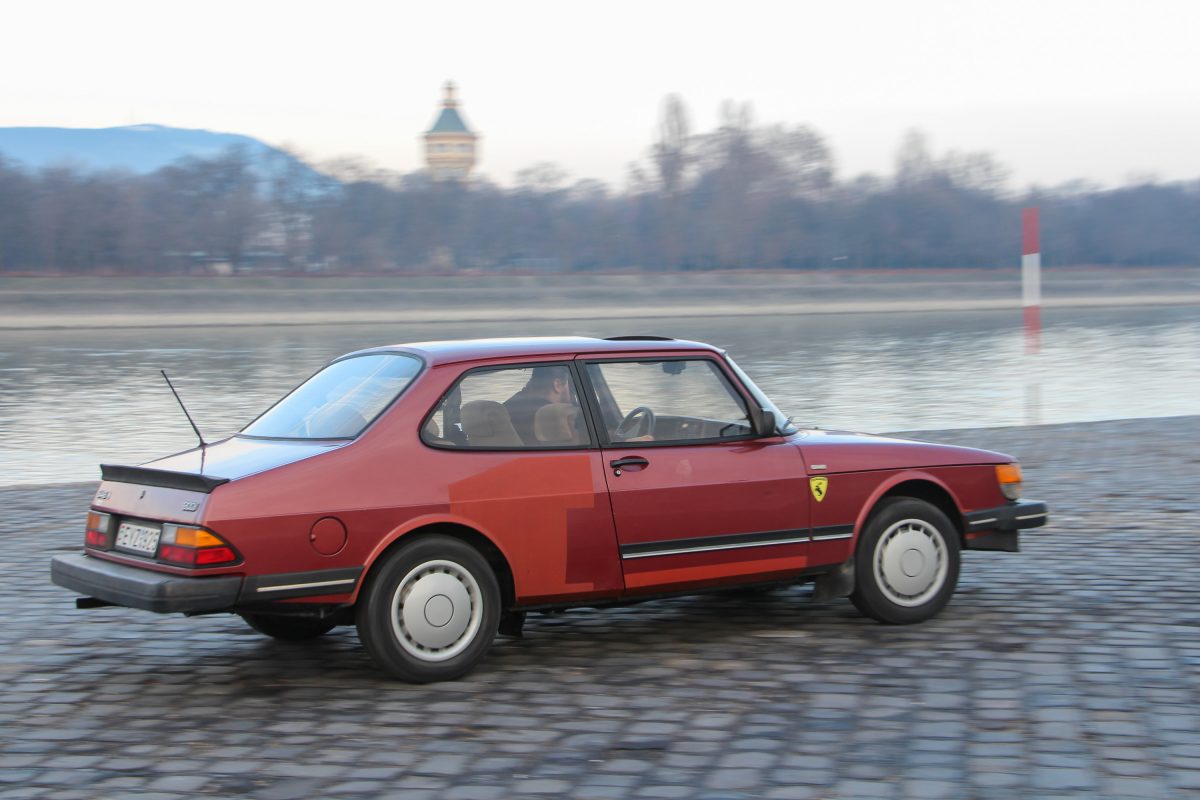 SAAB 900