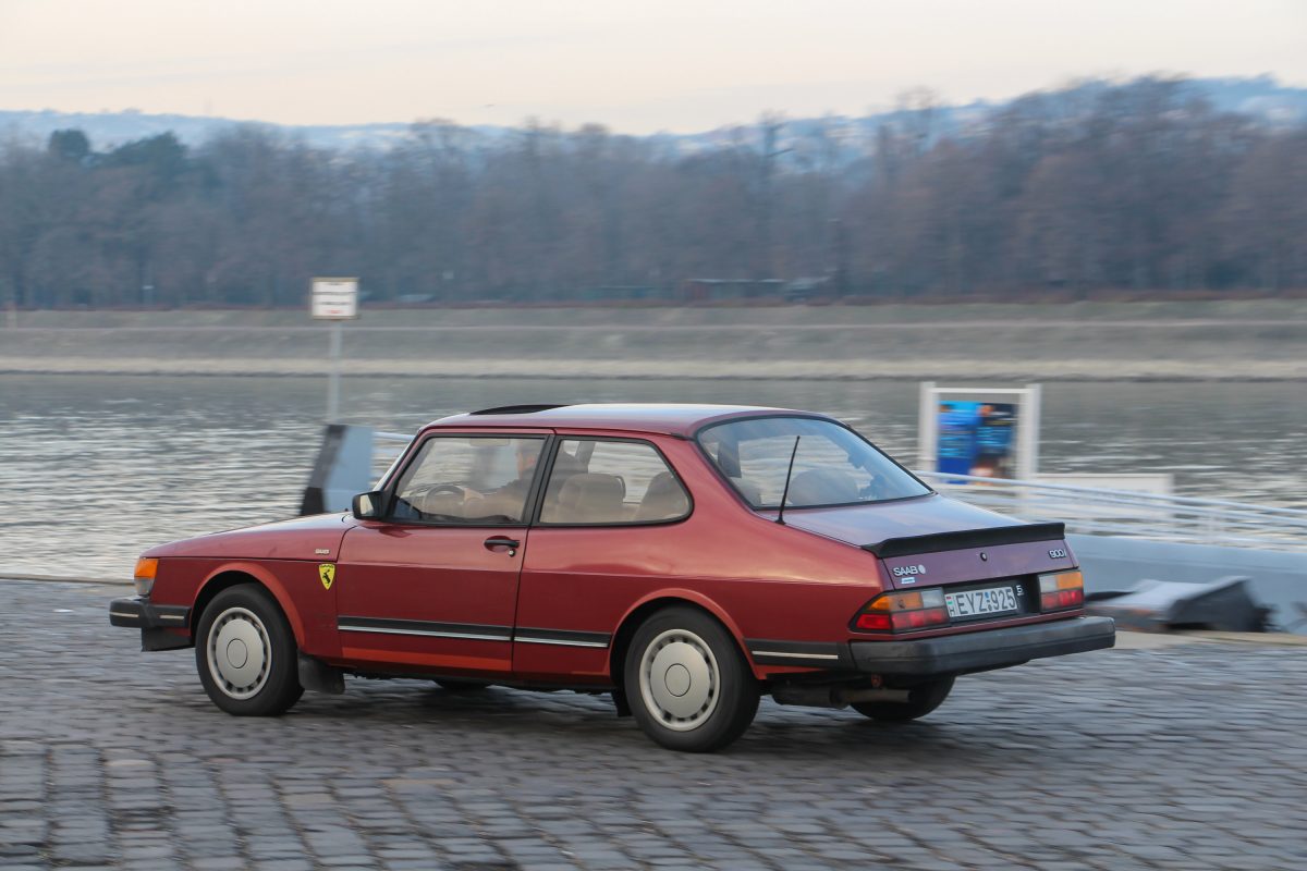 SAAB 900